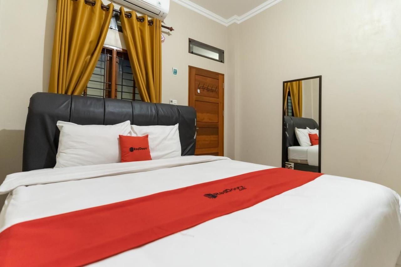 Reddoorz At Joyce Guest House Medan Exterior foto